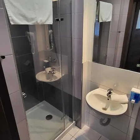 300 Mil 4* שצ'קלארסקה פוראובה